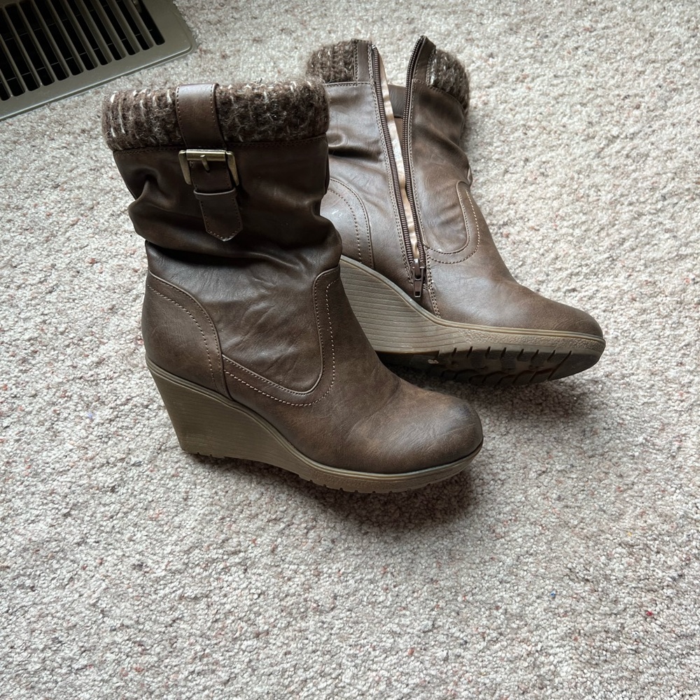 Corky’s brown boots Size 6
